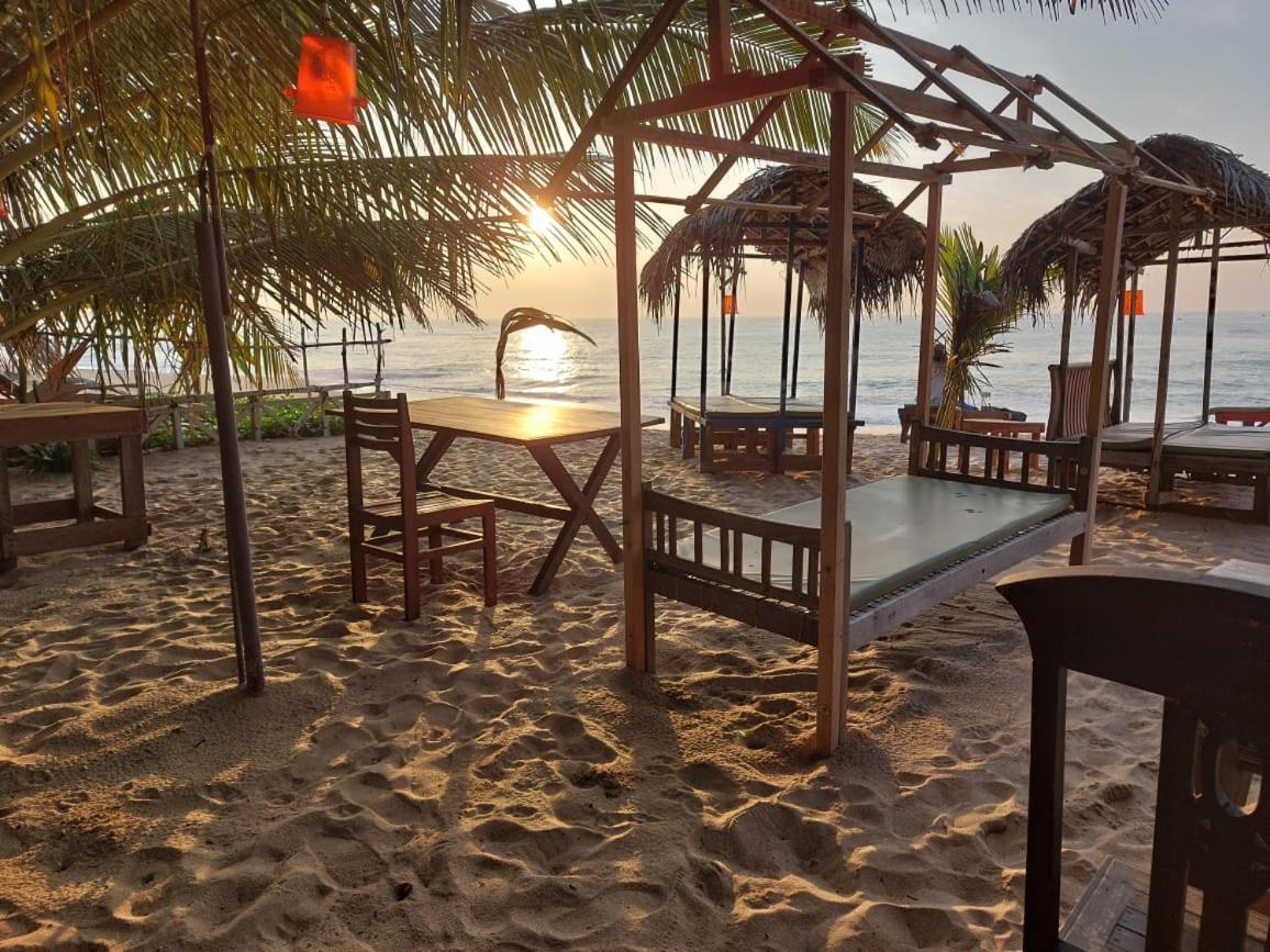 Blue Horizon Beach Hotel Tangalle Exterior foto