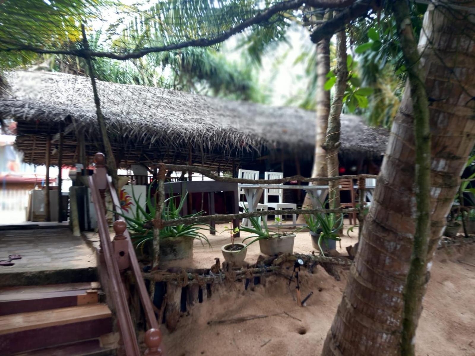 Blue Horizon Beach Hotel Tangalle Exterior foto